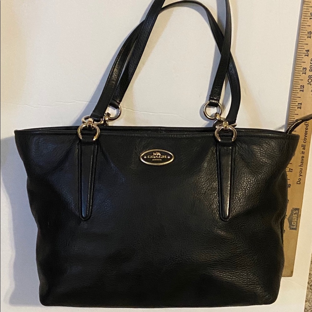 Coach lg black pebble leather Kelsey satchel purse